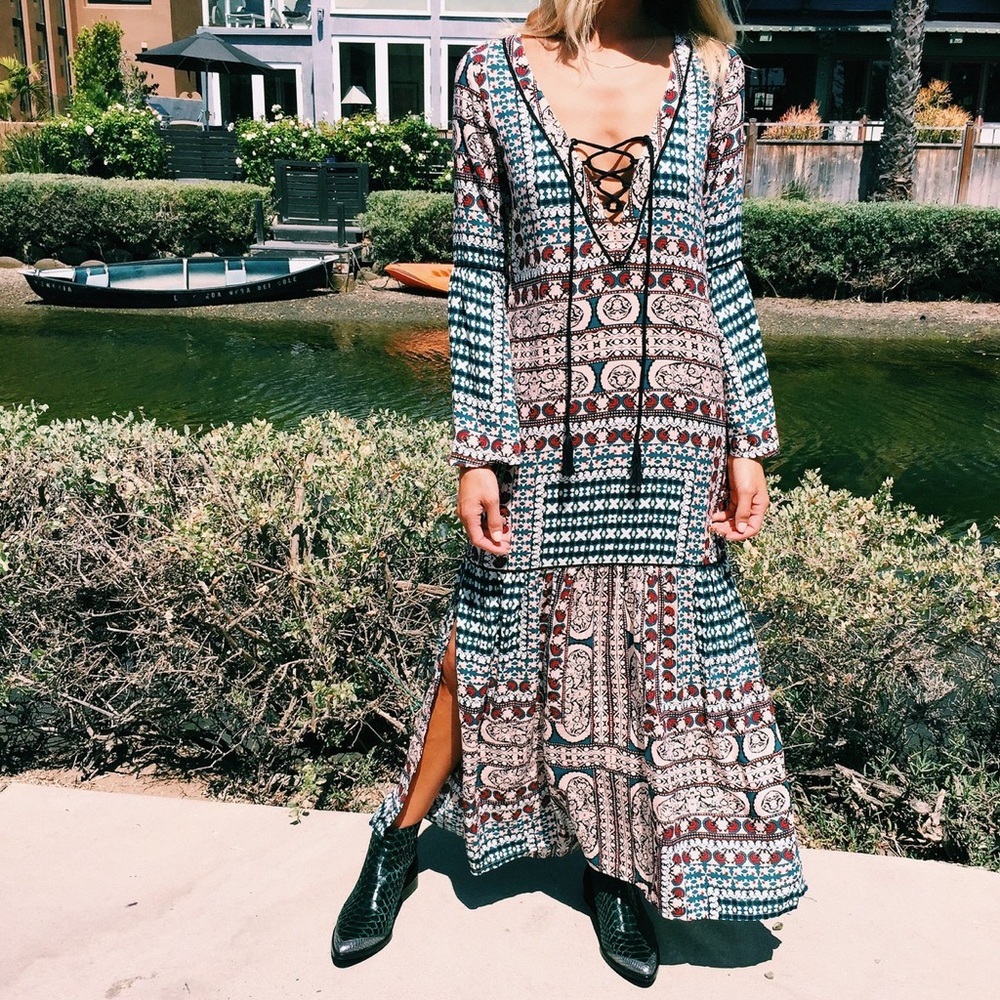 CLEOBELLA Tile Print Lace Up V-Neck Long Bell Sleeve Tier Ruffle Maxi Dress XS - Picture 5 of 8